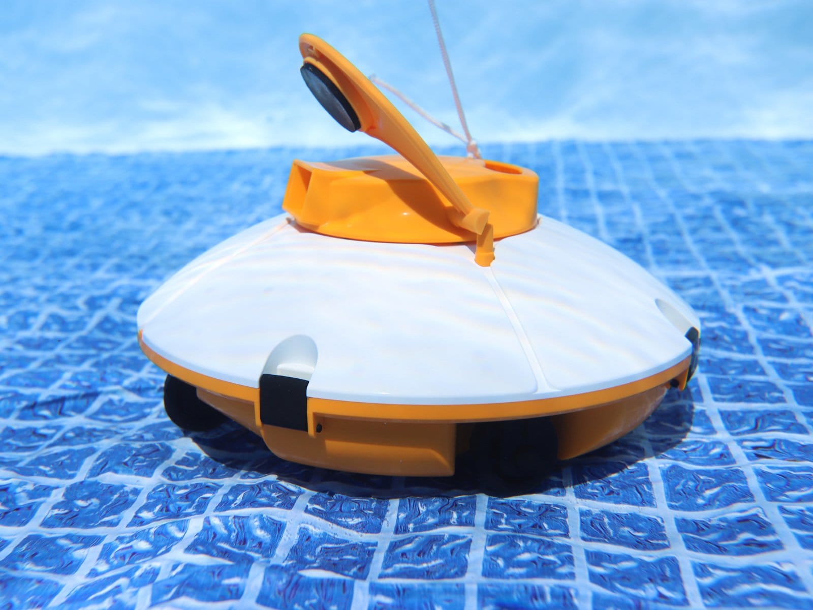 Robot piscine Robot piscine autonome Frisbee orange - nettoyage fond plat - 5x3m max Bestway 1